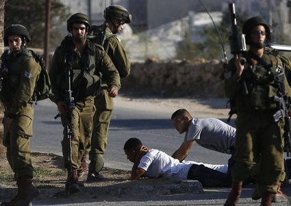 الاحتلال يحتجز 5 شبان عند حاجز عين سينيا شمال رام الله