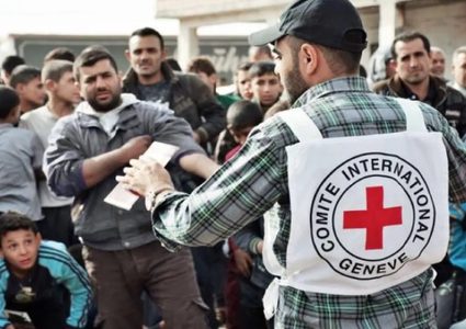 الصليب الأحمر يتفقد مركز الأطراف الصناعية في غزة