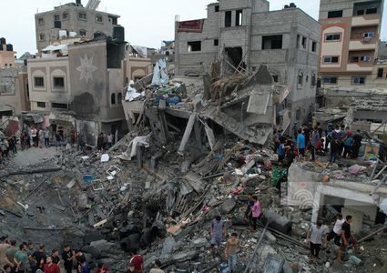 شهداء وجرحى في قصف إسرائيلي على مدينة غزة وإحراق عشرات المنازل