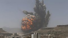 غارات أمريكية-بريطانية تستهدف صنعاء والحديدة وعمران في اليمن