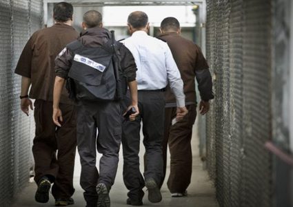 في حصيلة رسمية .. 10 آلاف و400 معتقل فلسطيني في سجون الاحتلال