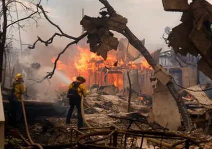 حرائق كاليفورنيا تلتهم قصراً تاريخياً يُستخدم في "هوليوود" منذ 100 سنة