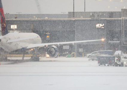 تعطل آلاف الرحلات الجوية بسبب عاصفة شتوية في جنوب الولايات المتحدة