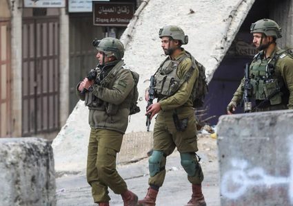 الاحتلال يقتحم منزلا في الباذان ويستهدف المواطنين بالرصاص على حاجز دير شرف