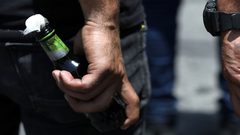 تلميذ يهاجم معلمه بالمولوتوف