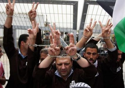 الاحتلال يتأهب لمنع احتفالات الأسرى المحررين ضمن إجراءات مشددة