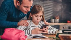 البرازيل تقيد استخدام الهواتف الذكية في المدارس