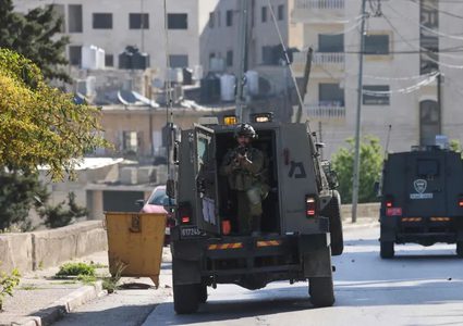 الاحتلال يقتحم عقبة جبر جنوب أريحا ويحاصر منزلين