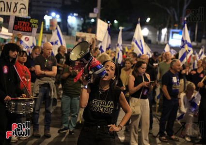 عائلات الرهائن تطالب نتنياهو ببدء التفاوض على المرحلة الثانية لضمان تنفيذها