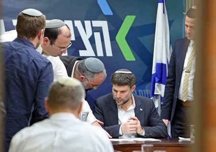 سموتريتش يشترط لبقائه في الحكومة: استئناف الحرب على غزة وتهجير سكانها