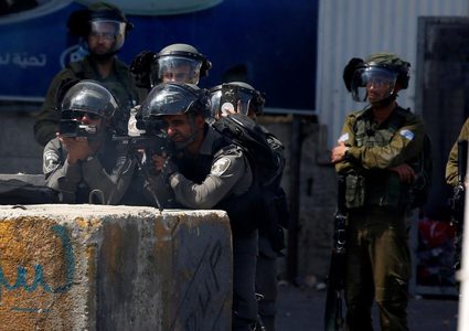 إصابة ناشطة حقوقية إثر اعتداء الاحتلال عليها في الخليل