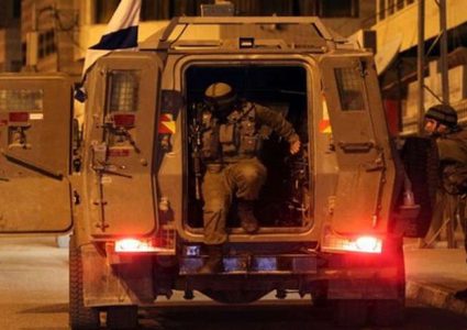 الاحتلال يعتقل ثلاثة مواطنين من نابلس