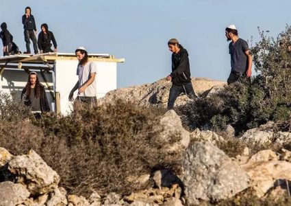 مستوطنون يداهمون مدرسة الكعابنة الأساسية شمال غرب أريحا