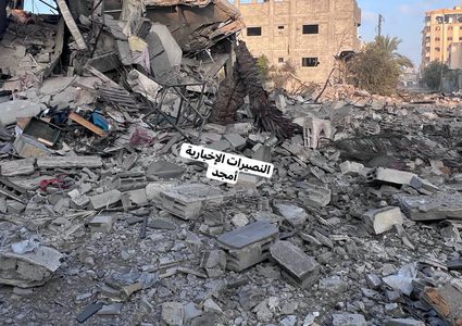 آثار قصف الاحتلال لمنزل في منطقة المفتي شمال مخيم النصيرات