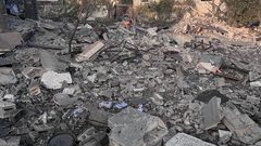 آثار قصف الاحتلال لمنزل في منطقة المفتي شمال مخيم النصيرات