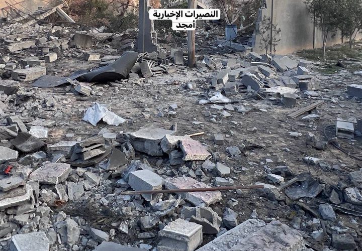 آثار قصف الاحتلال لمنزل في منطقة المفتي شمال مخيم النصيرات