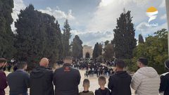 الآلاف يؤدون صلاة الجمعة في المسجد الأقصى المبارك