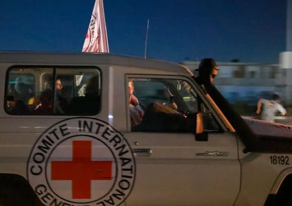 الصليب الأحمر يتولى تسليم الأسرى في غزة لجيش الاحتلال