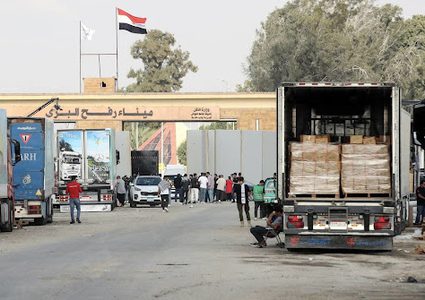 مصر: 600 شاحنة مساعدات منها 50 شاحنة وقود ستدخل غزة يوميا