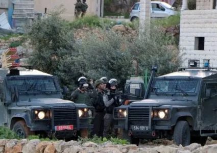 الاحتلال يغلق مدخل إسكان بيت جالا