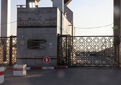 الرئيس عباس يؤكد جاهزية الحكومة لاستلام وإدارة المعابر في غزة