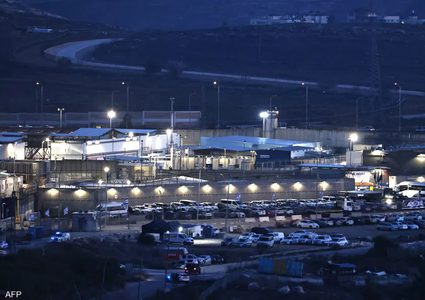 الصليب الأحمر يصل سجن عوفر لاستلام الأسيرات الفلسطينيات