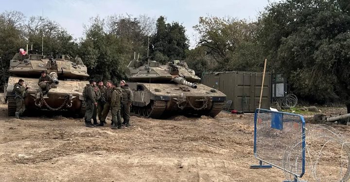 جيش الاحتلال يحذر المواطنين من الاقتراب من قواته ومن المنطقة العازلة
