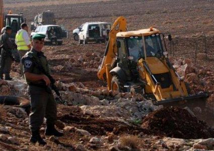 الاحتلال يجرف طرقا ترابية قرب جبع شمال القدس