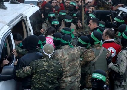 حماس: تبادل الأسرى يكشف فارقًا كبيرًا بين أخلاق المقاومة وهمجية الاحتلال