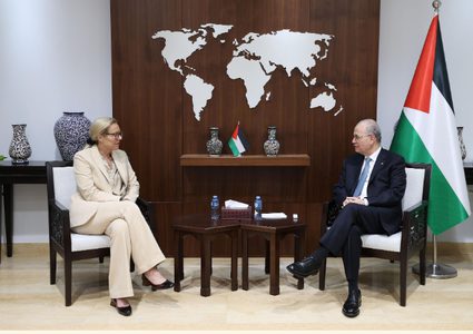 مصطفى يناقش مع كبيرة منسقي الشؤون الإنسانية جهود تنفيذ خطة الحكومة في غزة