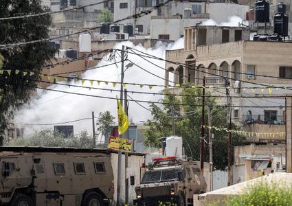 إصابة 3 أطباء وممرضَين برصاص الاحتلال وتدمير عدد من الشوارع في جنين