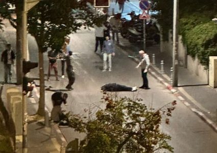إصابة 4 مستوطنين في عملية طعن بتل أبيب
