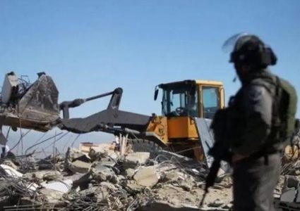 سلطات الاحتلال تجبر مواطنا على هدم منزله في صور باهر جنوب القدس