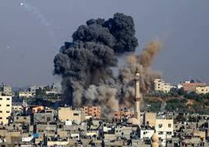 الاحتلال يقصف موقعا بجوار عدد من متطوعي الإسعاف داخل مخيم جنين