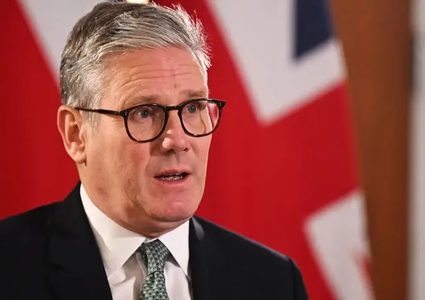 رئيس وزراء بريطانيا يطالب نتنياهو بضمان تدفق المساعدات إلى غزة