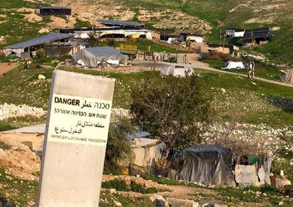 مستوطنون يضعون كرفانات ومعرشات غرب بردلة بالأغوار الشمالية