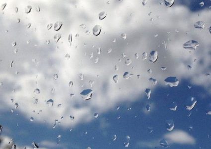 حالة الطقس: انخفاض على درجات الحرارة وأمطار متفرقة