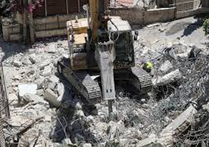 الاحتلال يهدم 6 منشآت تجارية في بلدة الجيب شمال غرب القدس