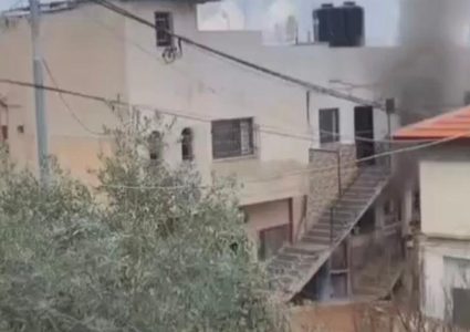 الاحتلال يحرق عددا من منازل المواطنين في مخيم جنين