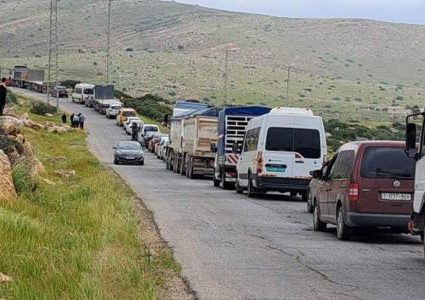 الاحتلال يشدد إجراءاته العسكرية عند حاجزي تياسير والحمرا بالأغوار