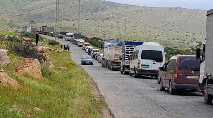 الاحتلال يشدد إجراءاته العسكرية عند حاجزي تياسير والحمرا بالأغوار