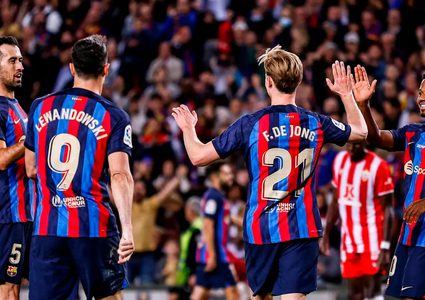 برشلونة يؤمن مدافعه بعقد جديد