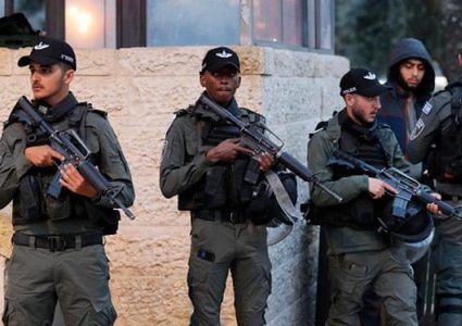 الاحتلال يعتقل 9 مواطنين من عناتا شمال شرق القدس