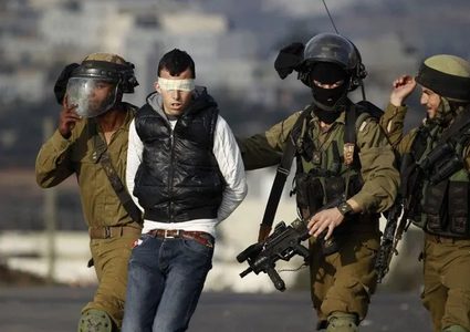 الاحتلال يعتقل شابين من نابلس