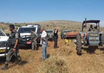 الاحتلال يستولي على "رافعة شوكية" في الأغوار الشمالية