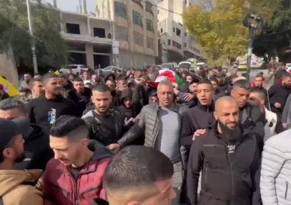 مسيرة للاحتلال تقصف مخيم بلاطة خلال تشييع جثمان الشهيد حشاش