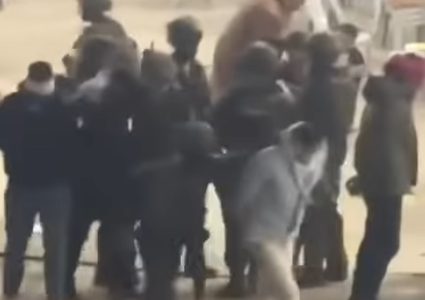 الاحتلال يعتقل 10 شبان من منزل الأسير المحرر محمد الرجبي في مدينة الخليل