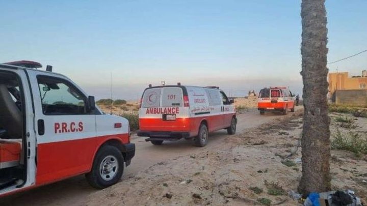 قوات الاحتلال تحتجز مركبة إسعاف جنوب نابلس وتمنعها من نقل حالات طارئة