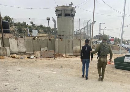 الاحتلال يعتقل 25 مواطنا على الأقل من الضفة