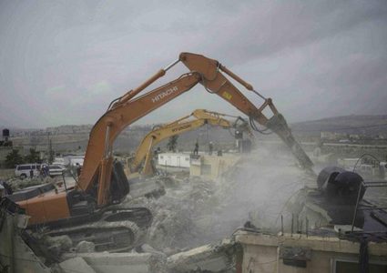 قوات الاحتلال تهدم منزلا في تقوع شرق بيت لحم